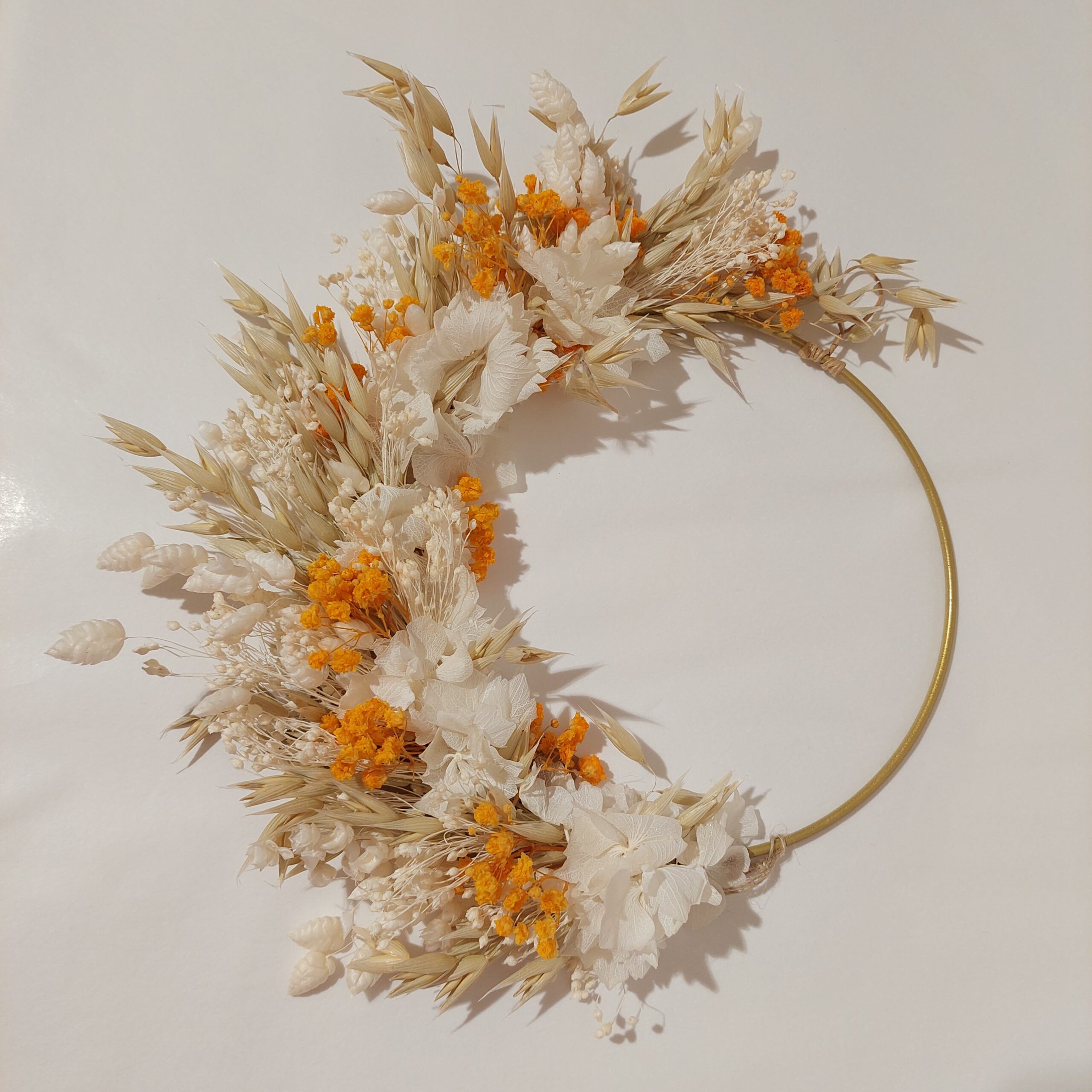 couronne blanche-beige touche orange