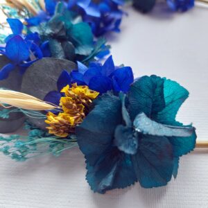 Couronne de fleurs séchées et stabilisées bleu marine – Hortensia et eucalyptus – Décoration murale bohème 15 cm